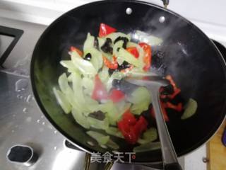 莴笋炒木耳的做法步骤：6