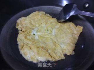 土豆蛋皮炒杏鲍菇的做法步骤：1