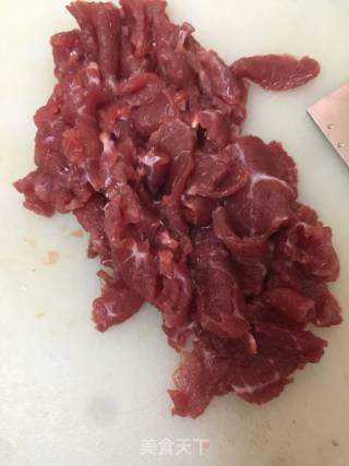 莴笋牛肉的做法步骤：1