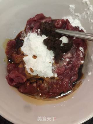 莴笋牛肉的做法步骤：2
