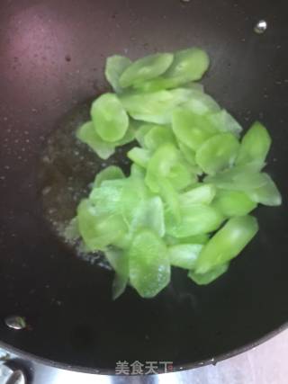 莴笋牛肉的做法步骤：4