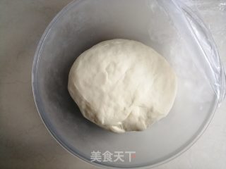 中种醇奶面包卷的做法步骤：3