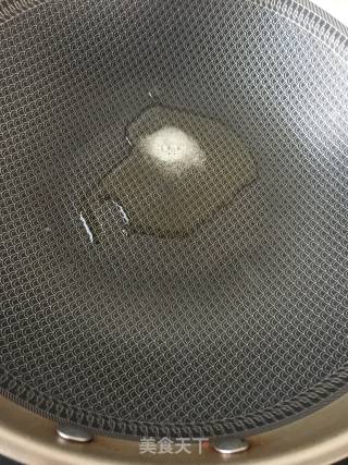 蒜香菠菜鲜虾热汤面的做法步骤：4