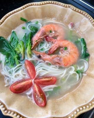 蒜香菠菜鲜虾热汤面的做法步骤：16