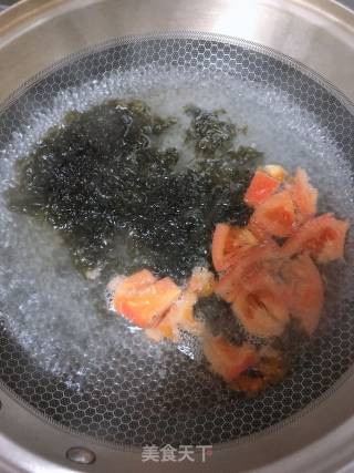 如何做紫菜蛋花汤的做法步骤：1