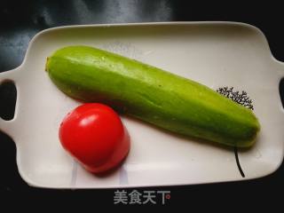 西红柿炒夏瓜的做法步骤：1