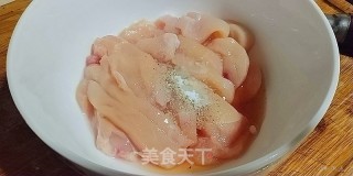 酸甜鸡脯的做法步骤：2