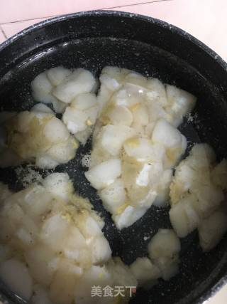 白萝卜炒鲜贝的做法步骤：1