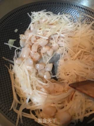 白萝卜炒鲜贝的做法步骤：9
