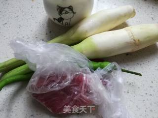 茭瓜丝炒牛肉的做法步骤：2