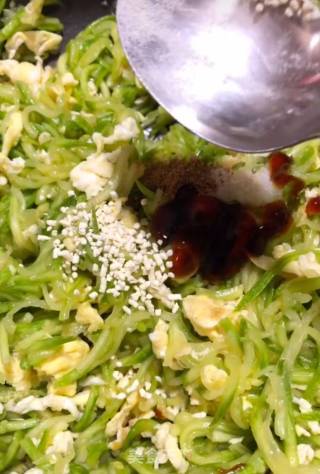 如何制作西葫芦素馅蒸饺的做法步骤：6