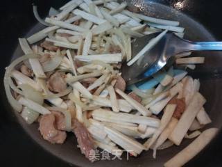 青椒杏鲍菇炒肉片的做法步骤：7