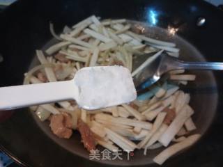 青椒杏鲍菇炒肉片的做法步骤：8