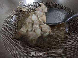 五花肉炒腐竹的做法步骤：3