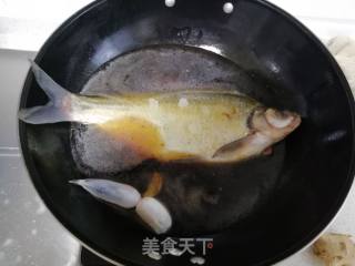 红烧昌鳊鱼的做法步骤：6