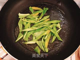 青椒炒腐竹的做法步骤：3