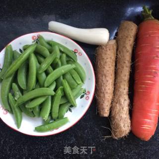 如何让甜豆炒后依然爽脆的做法步骤：1