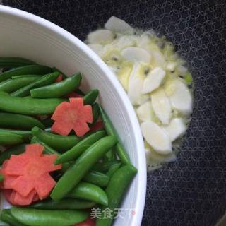 如何让甜豆炒后依然爽脆的做法步骤：6