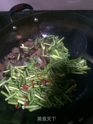 蒜苔炒腊肉的做法步骤：5