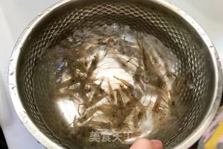 韭菜炒河虾的做法步骤：1