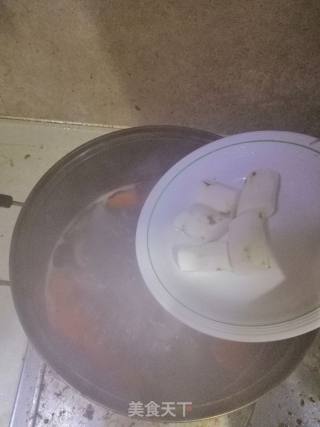 胡萝卜排骨汤的做法步骤：3