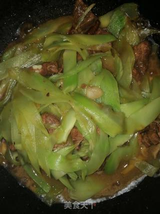 排骨焖莴笋的做法步骤：7