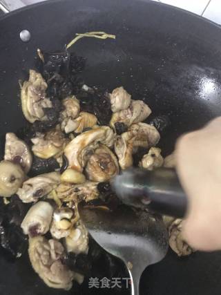 木耳炒鸡腿的做法步骤：6