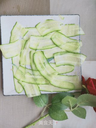 早餐没时间做？三分钟就能搞定，简单又好吃的早餐的做法步骤：1