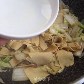 白菜炖豆皮的做法步骤：7