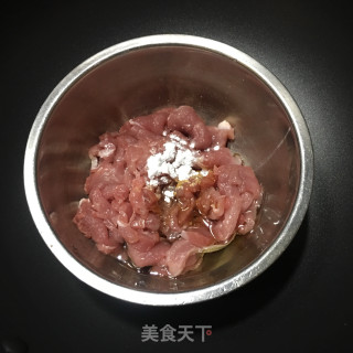 榨菜炒肉片的做法步骤：2