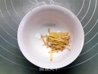 香菇胡萝卜羊肉焖饭的做法步骤：2
