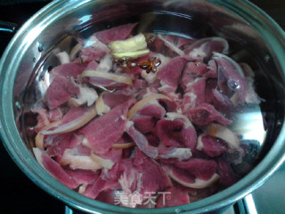 白菜粉丝羊肉煲的做法步骤：3