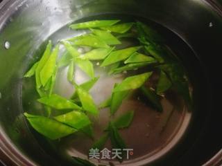 荷兰豆炒马蹄笋的做法步骤：4