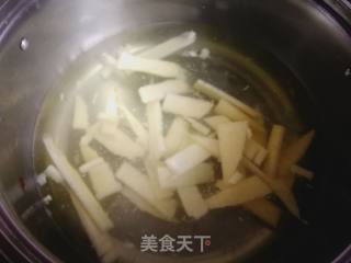荷兰豆炒马蹄笋的做法步骤：5