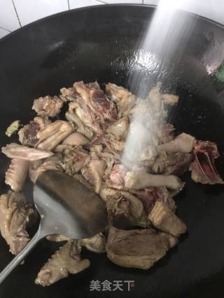 焖鹅肉的做法步骤：2