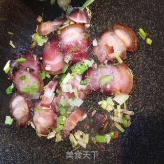 腊肉胡萝卜砂锅饭的做法步骤：3