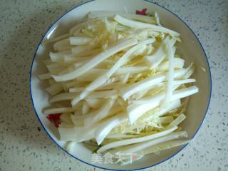 白菜胡萝卜素炒饼的做法步骤：1