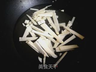 鲜虾菠菜面(虾鲜甜Q嫩的方法)的做法步骤：2