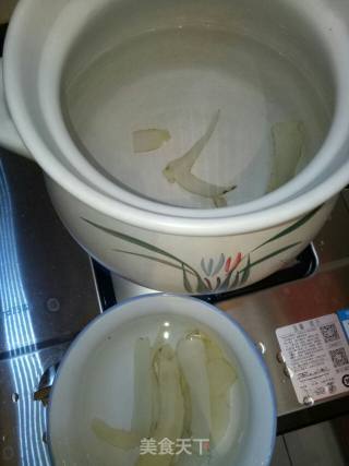 玉竹脊骨汤的做法步骤：2
