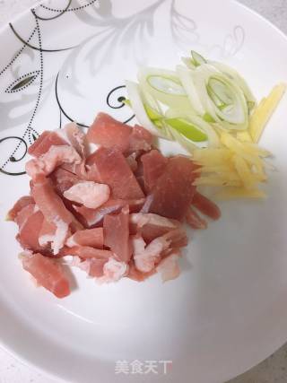 油豆腐炒芹菜的做法步骤：3