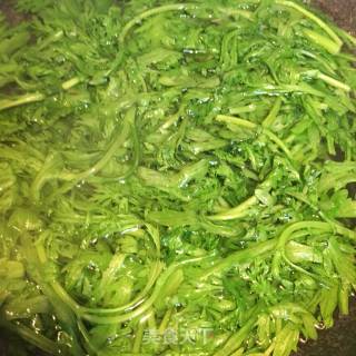 蒜香拌茼蒿的做法步骤：4