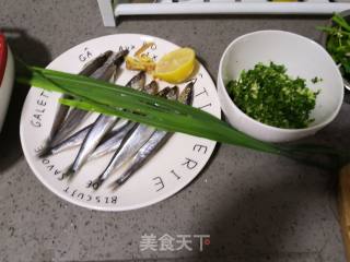 柠檬香茅多春鱼的做法步骤：1