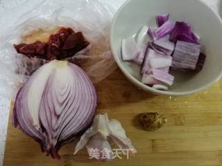 洋葱炒牛肉的做法步骤：1
