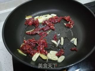 洋葱炒牛肉的做法步骤：2