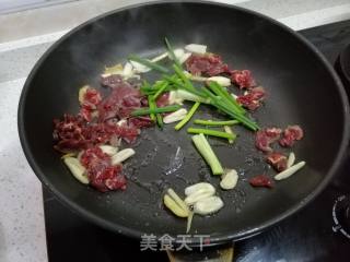 洋葱炒牛肉的做法步骤：3