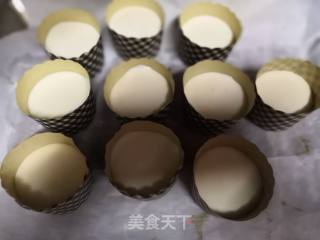 草莓奶油杯子蛋糕的做法步骤：5