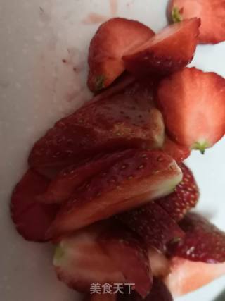 草莓奶油杯子蛋糕的做法步骤：7
