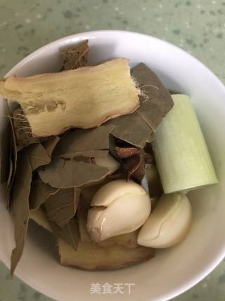 鱼头泡饼的做法步骤：2