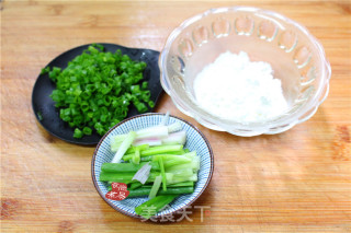 烫面起酥葱油饼的做法步骤：4