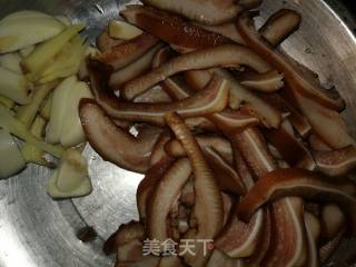 洋葱炒猪耳的做法步骤：2